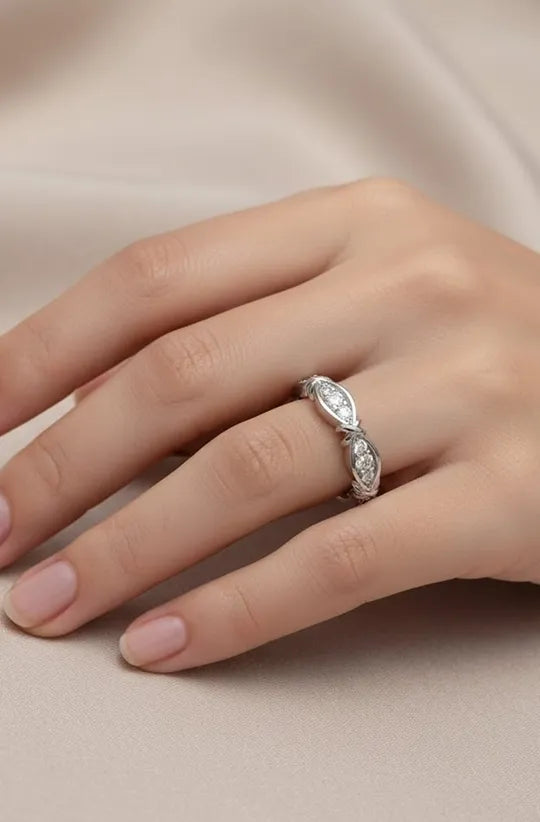 Wedding_Ring_Hand
