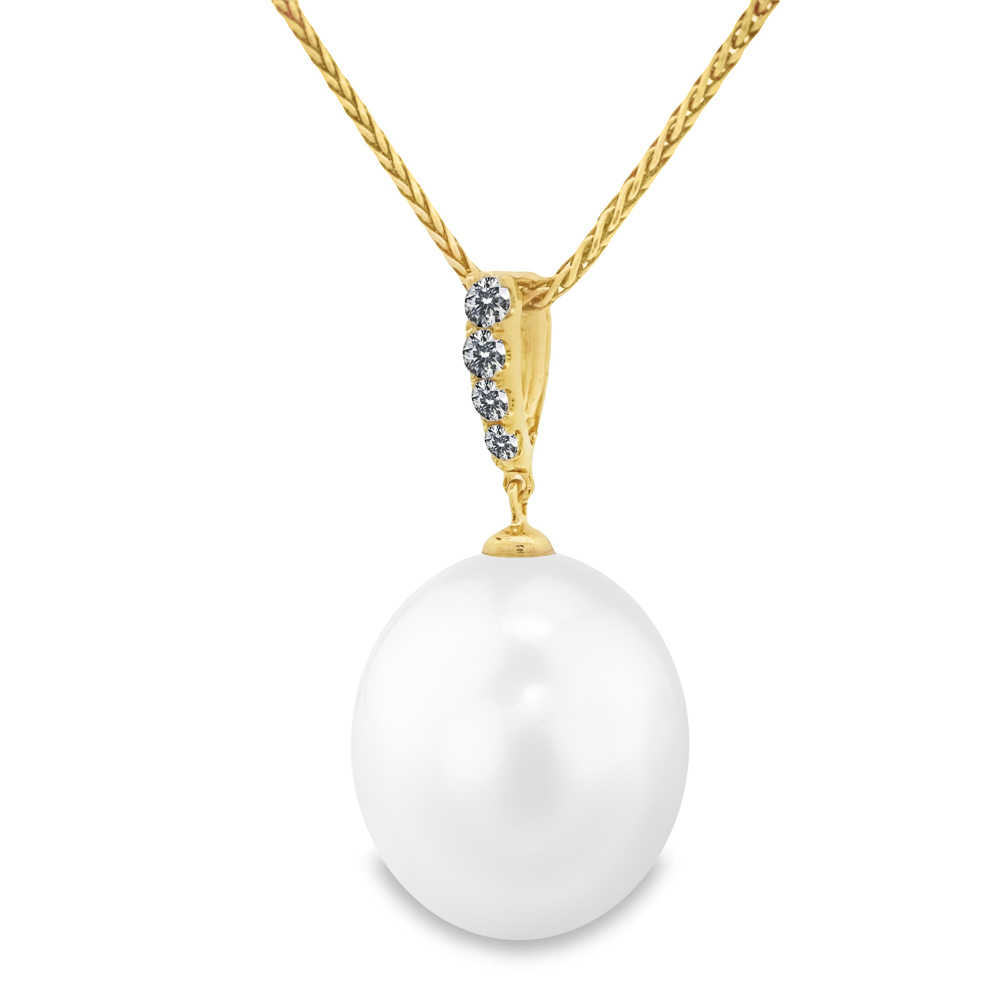 Pearl and diamond Pendant
